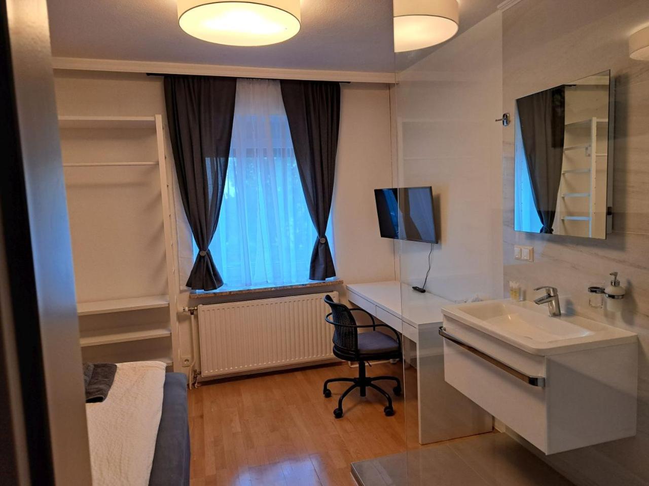 Flataid Gaestehaus Graschi - Gutes Und Guensiges Einzelzimmer - Steinbergstrasse Graz