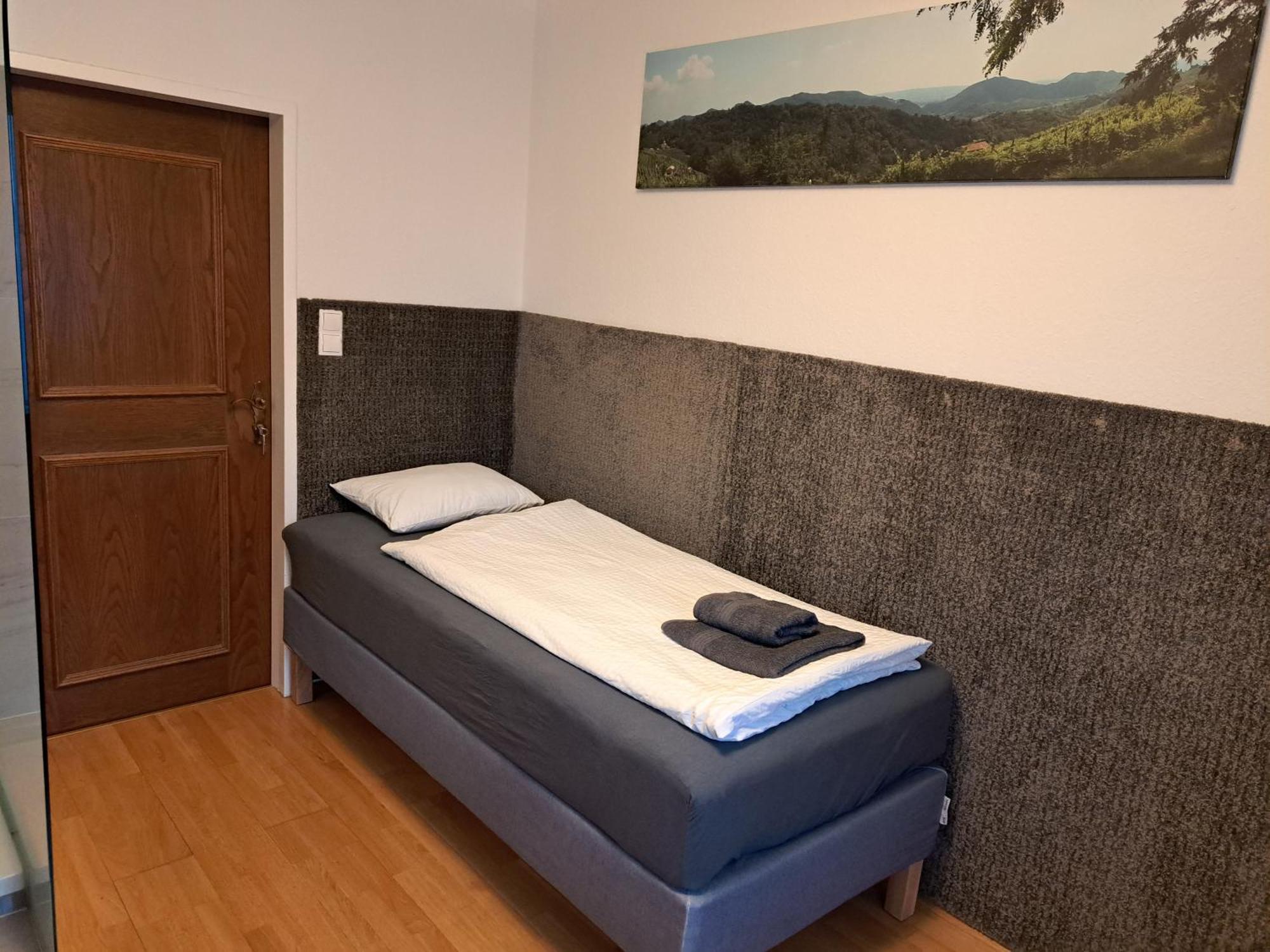 Appartement Flataid Gaestehaus Graschi - Gutes Und Guensiges Einzelzimmer - Steinbergstrasse